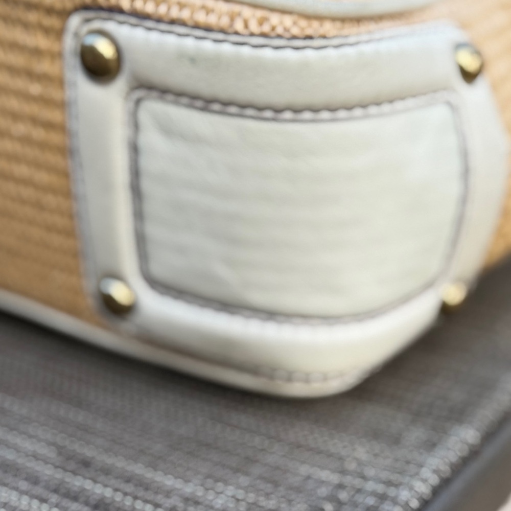 Banana Republic Tan and Cream Tote - Picture 5 of 10